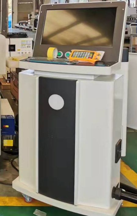 Image of the operator stand of the laser machine 1530F