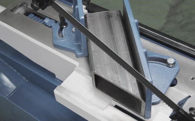 Cutting a profile pipe with a MetalTec BS100FM band saw